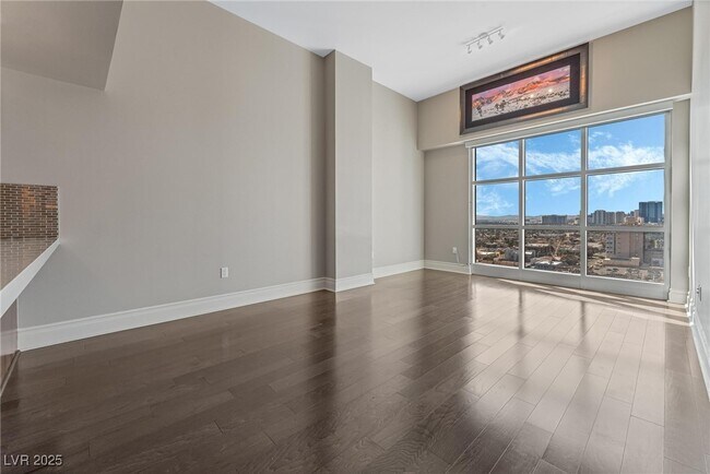 Building Photo - 150 S Las Vegas Blvd