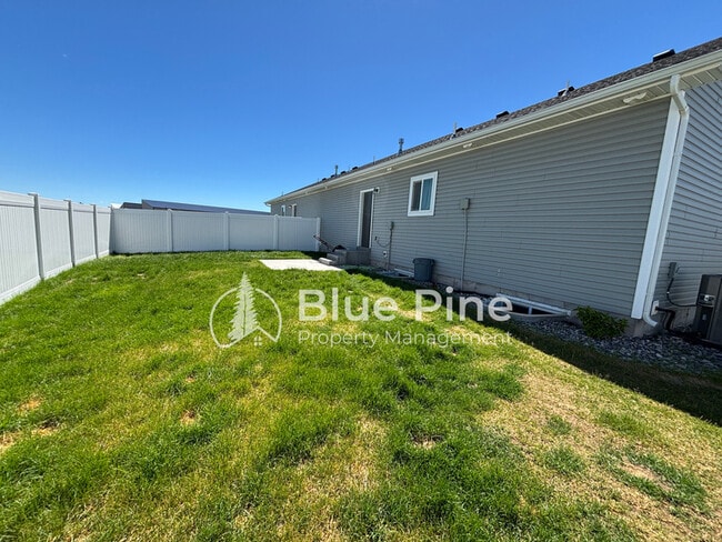 Building Photo - 5760 Wildrose Ave
