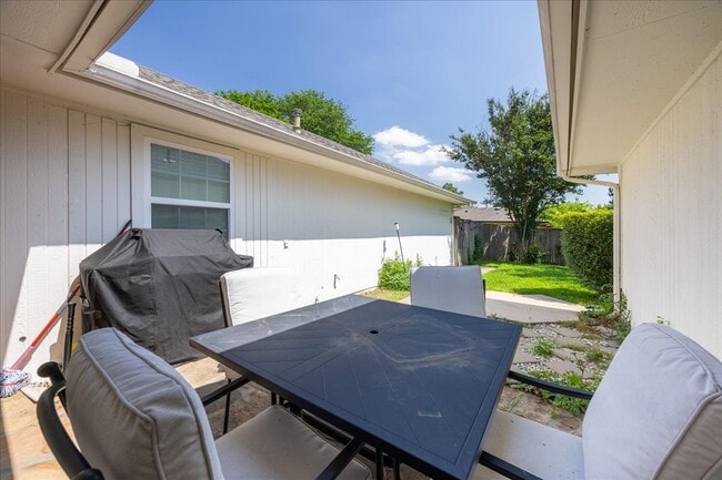 Building Photo - 1405 Ivywood Dr