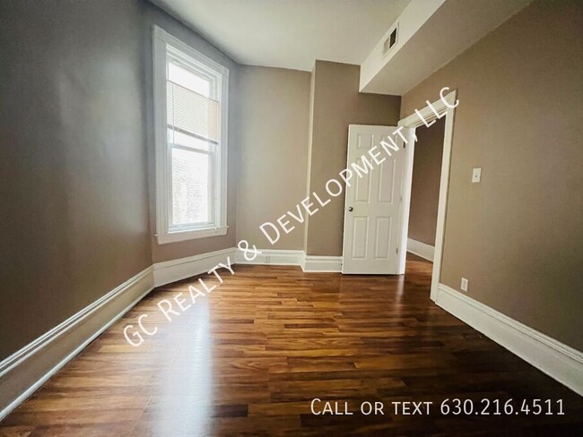 Building Photo - 6607 S Ellis-Unit 2
