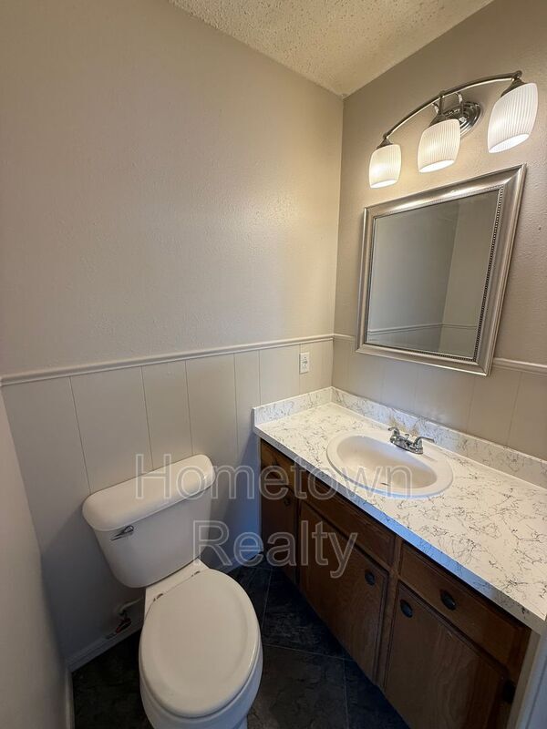 Building Photo - 5 W Farrall St