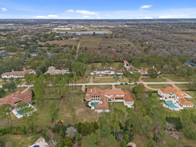 Building Photo - 2102 Countryshire Ln
