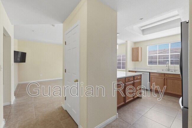 Building Photo - 830 Carnegie St