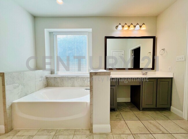 Building Photo - Stunning 2-Story 4/3.5/2 in Marine Creek R...
