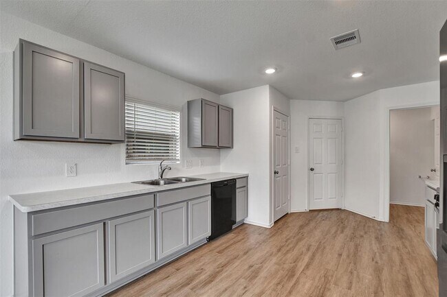 Building Photo - 1518 Carmona Ct
