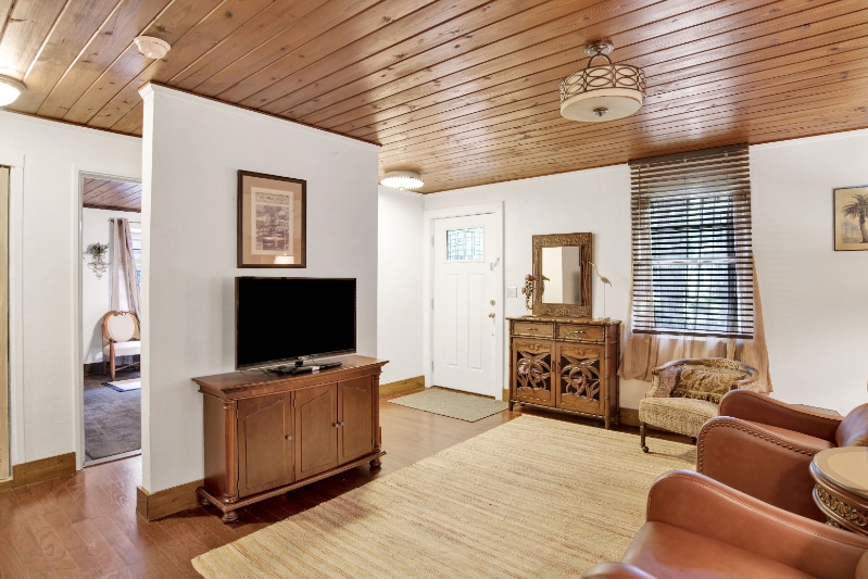 Building Photo - 571 Dogwood Ave