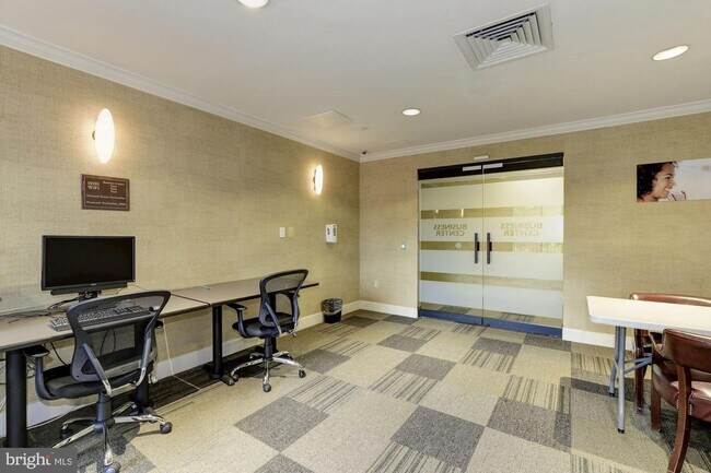 Building Photo - 10101 Grosvenor Pl