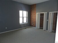 Building Photo - 317 S Clinton St