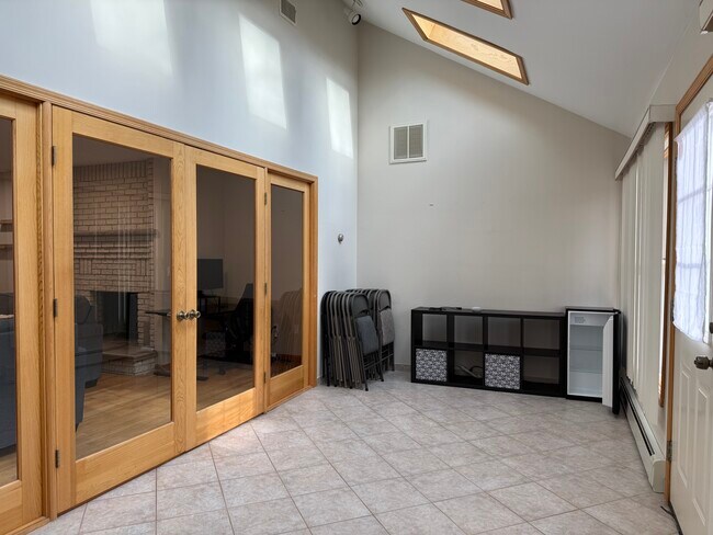 Building Photo - 49 Orris Ave