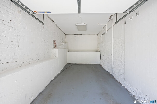 Building Photo - 9 Guiel Pl