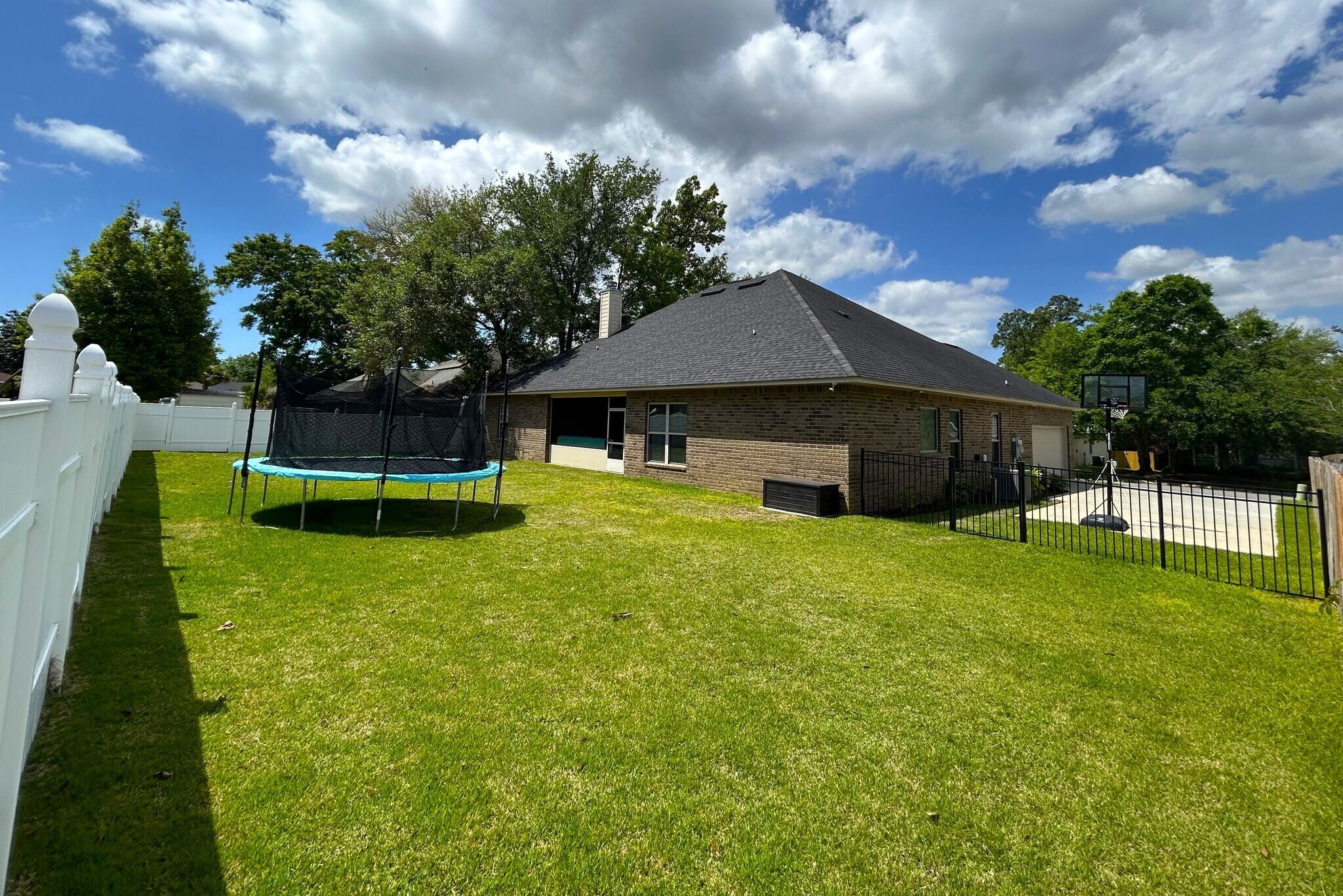 Building Photo - 976 Black Walnut Trail