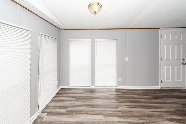 Building Photo - 2 Bedroom, 1 Bathroom Home in Charleston Farms - North Charleston