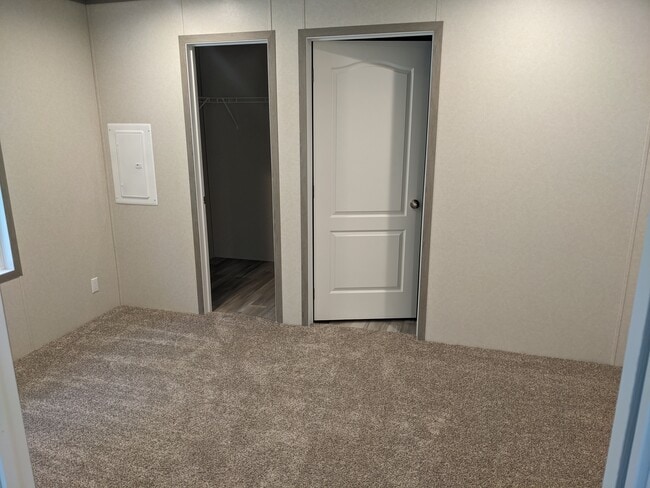 Building Photo - 160 Forrest Ave