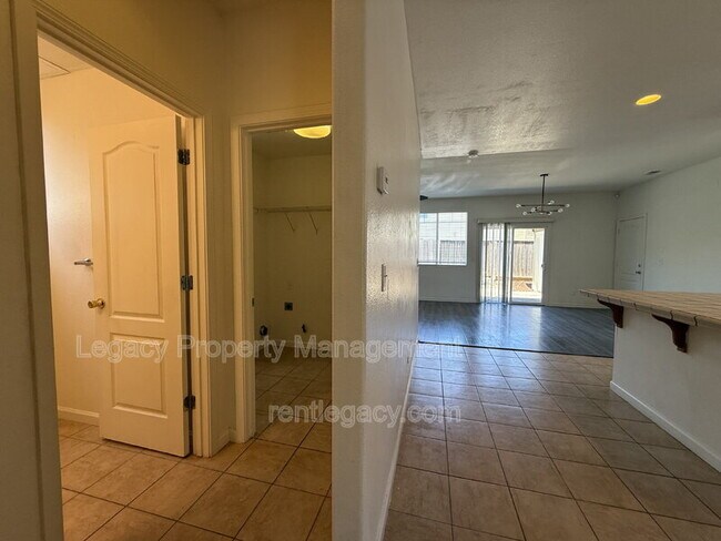 Building Photo - 1552 Bailey Dr