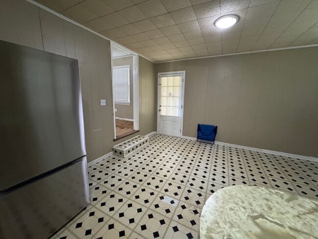 Building Photo - 2 Bedrooms- 1 Bathroom- House in Centre, AL!