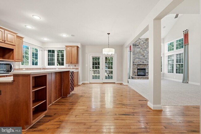 Building Photo - 43725 Red House Dr