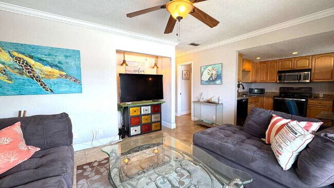 Building Photo - 506 University Blvd