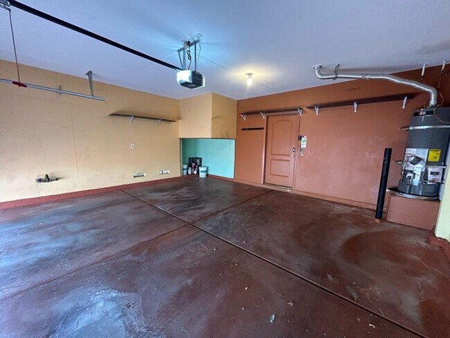 Building Photo - A Beautiful Town Home around the Spring Va...