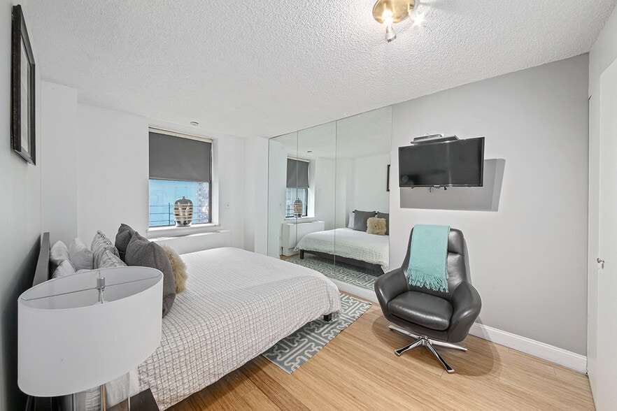 Building Photo - 150 West 51st Street