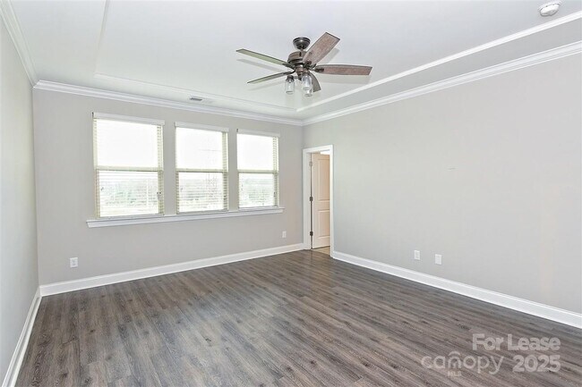 Building Photo - 2635 Statesville Ave