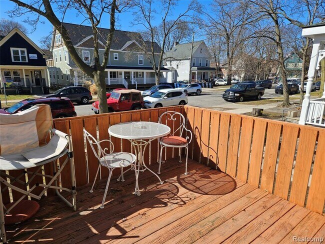 Building Photo - 921 Mary St