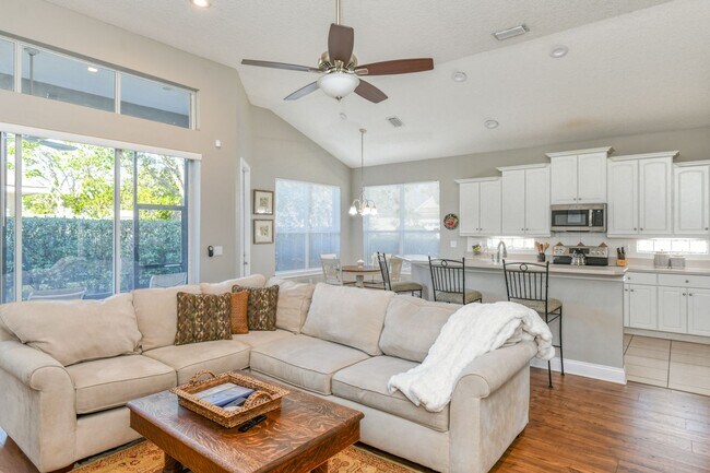 Building Photo - Spacious 4BR Retreat w/ Fenced Yard + Resort Amenities