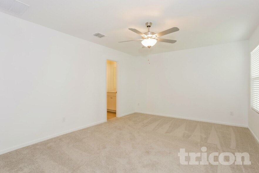 Building Photo - 15249 Bullfighter Blvd