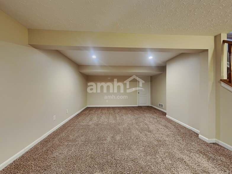 Building Photo - 6259 Castle Oak Dr