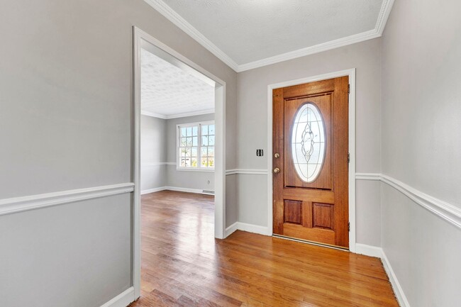 Building Photo - Charming Three Bedroom Home in Gray Court