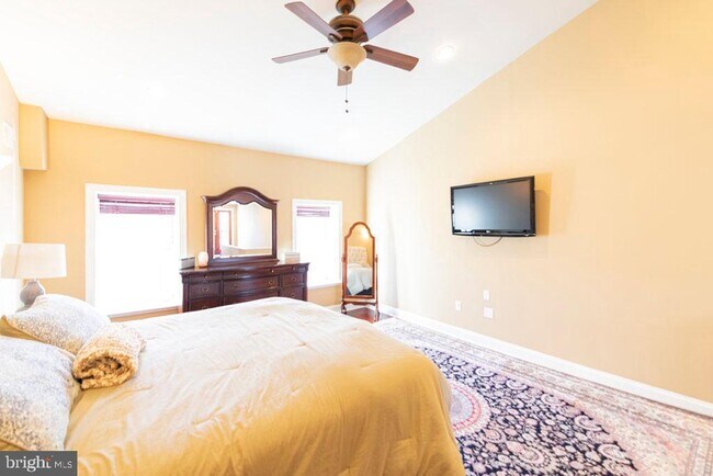 Building Photo - 2107 Carpenter St