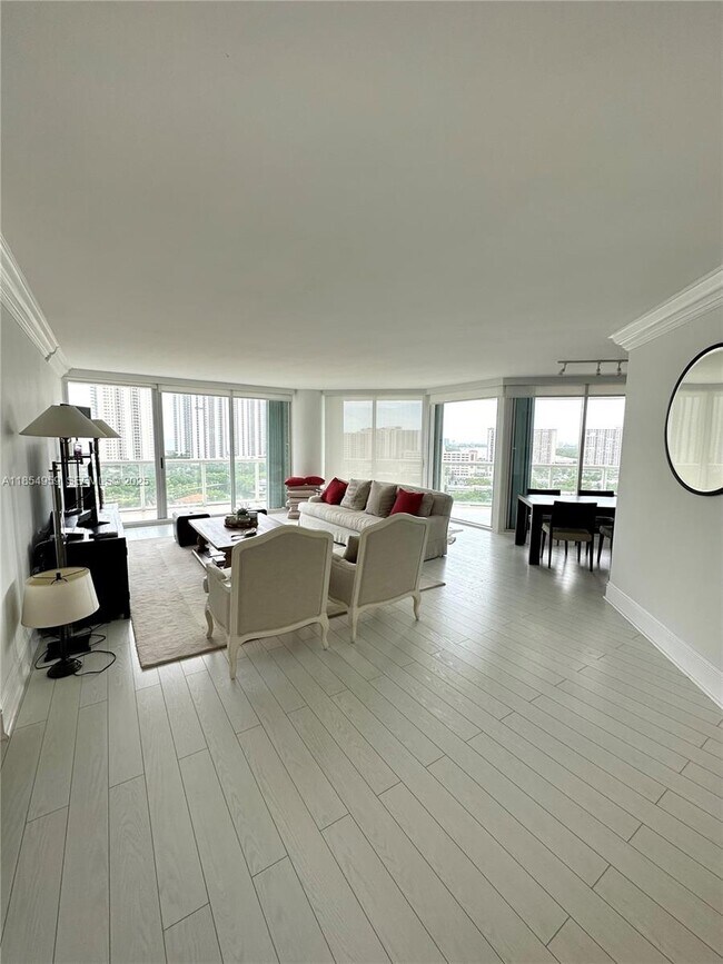 Building Photo - 16500 Collins Ave