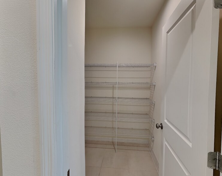 Building Photo - 3880 Fescue St