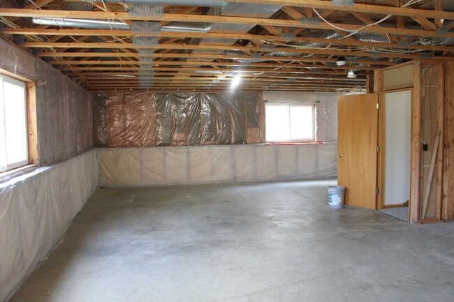 Building Photo - Charming 2BR/2BA Townhome in Prime Location