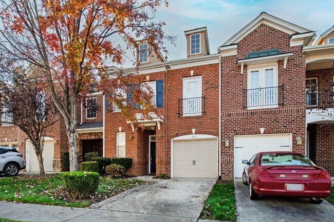 Building Photo - Charming 2-Bedroom Townhome in Desirable Remington Oaks, Cary!