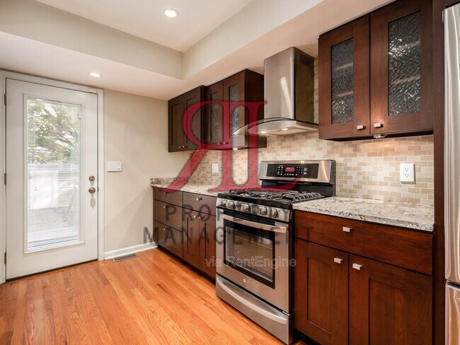 Building Photo - 362 W 4th Ave