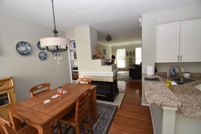 Building Photo - Quantrell Mews