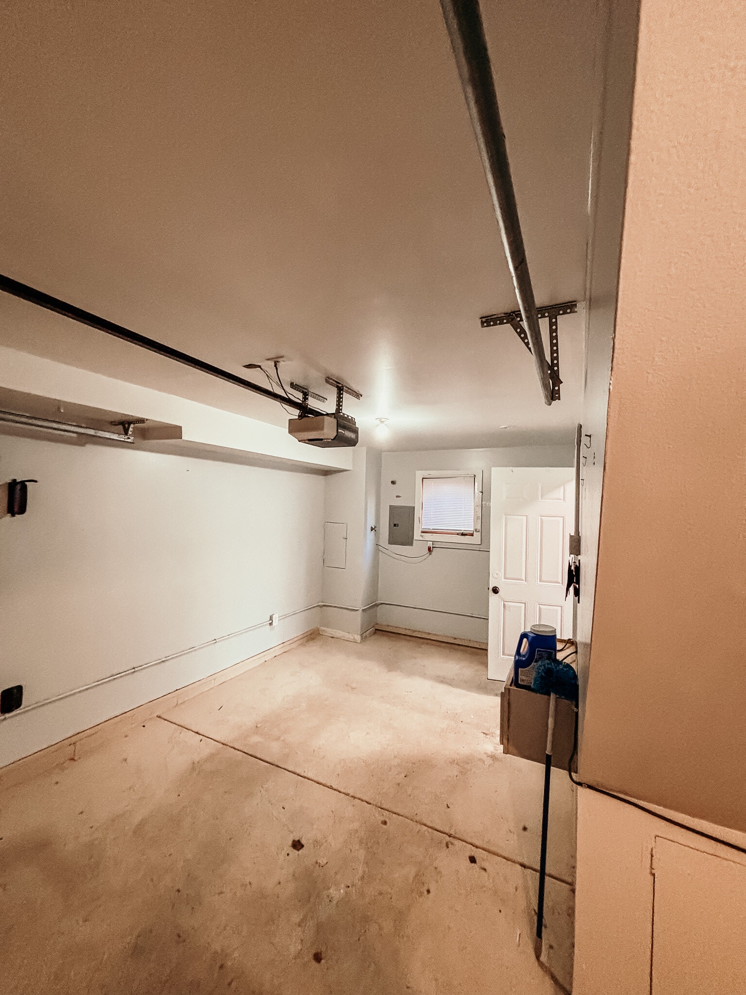 Garage - 1006 N New Jersey St