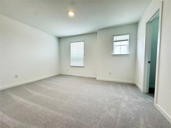 Building Photo - 130 Golden Bell Wy