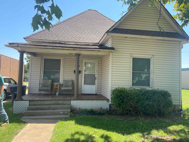 Building Photo - 907 W Oklahoma Ave