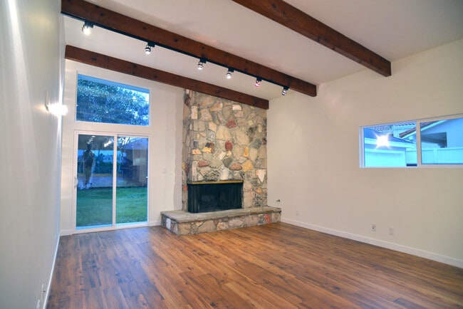 Family/Entertainment Room w/vaulted ceiling - 7930 Campion Dr