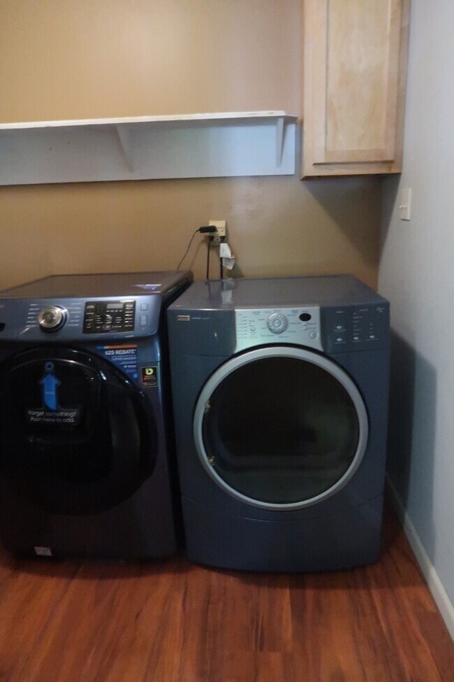 Building Photo - 9580 Sunnyside Road