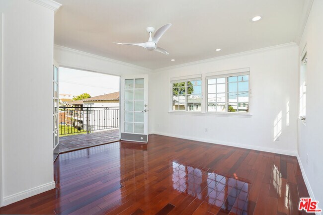 Building Photo - 252 Hampton Dr