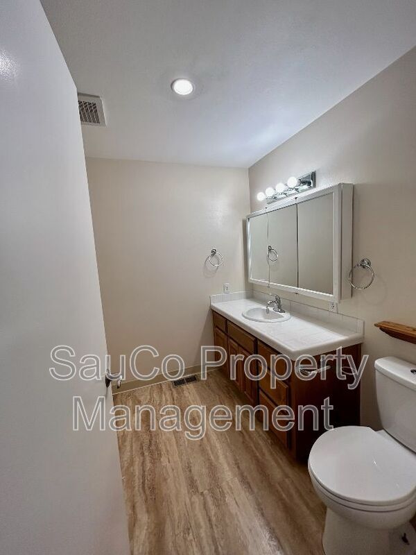 Building Photo - 515 SE 26th Ave