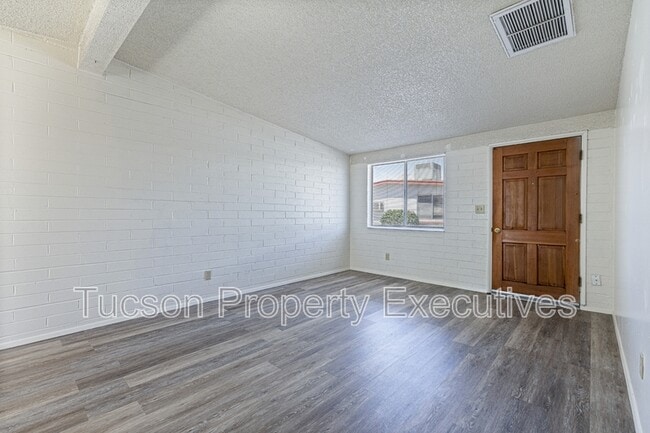 Building Photo - 4246 E Pima St
