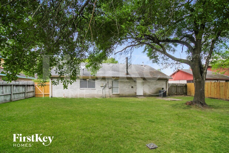 Building Photo - 2118 Knollbrook Ln