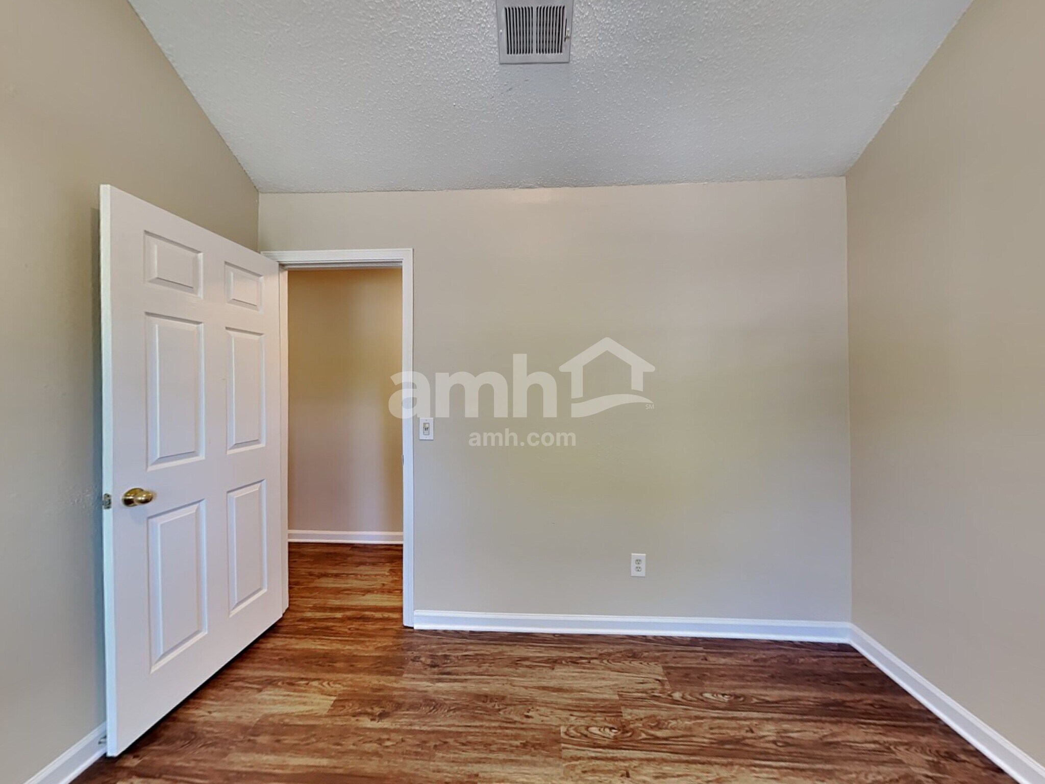 Building Photo - 131 The Esplanade Way SW