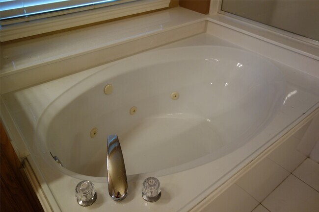 Building Photo - 3623 Chatwood Dr