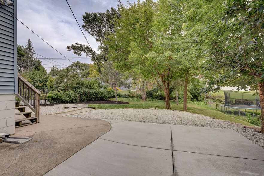Building Photo - 705 N 75th St