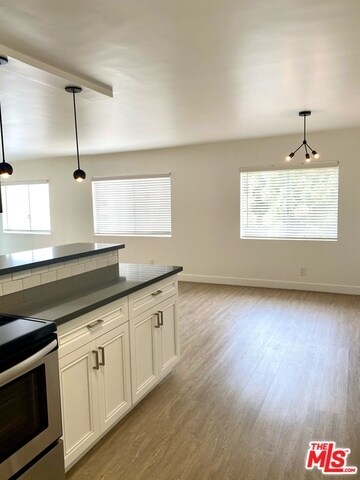 Building Photo - 435 N Oakhurst Dr