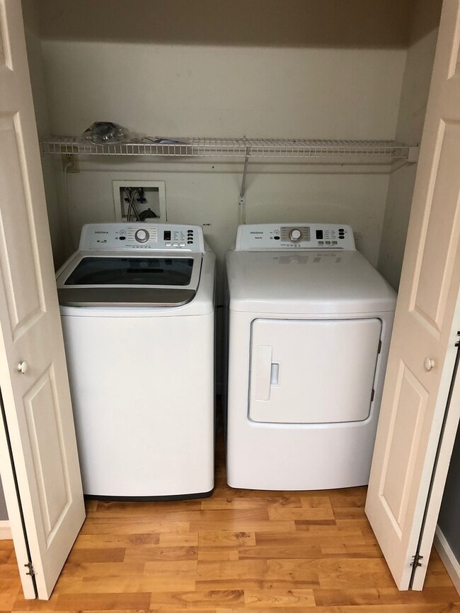 Building Photo - Nice Sherwood Hills Condo